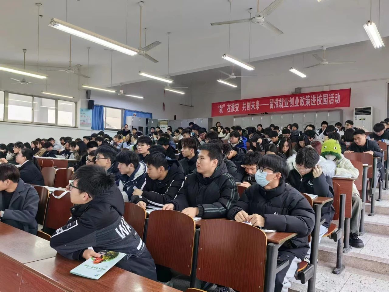 企业送岗促就业 政策宣介留人心——淮阴工学院留淮活动专场1.jpg