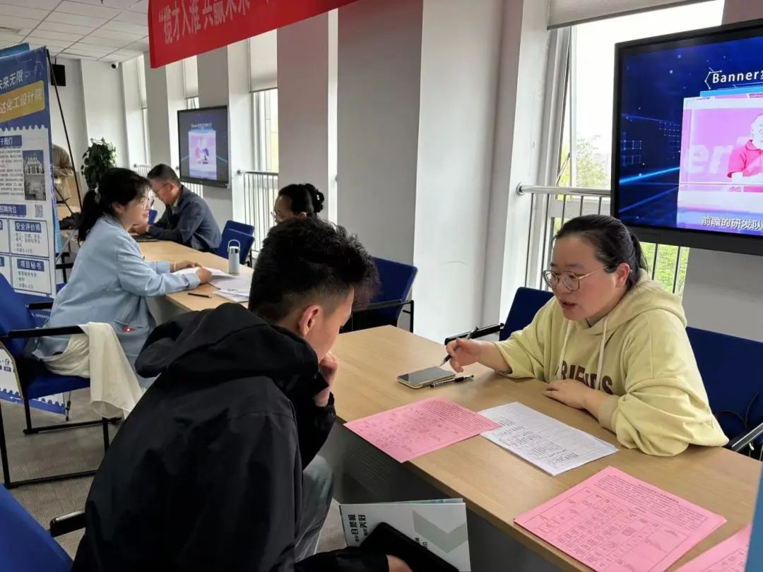 向海而行 “淮”抱未来——青岛大学“揽才入淮 共赢未来”城市宣介会暨综合性人才招聘活动2.jpg