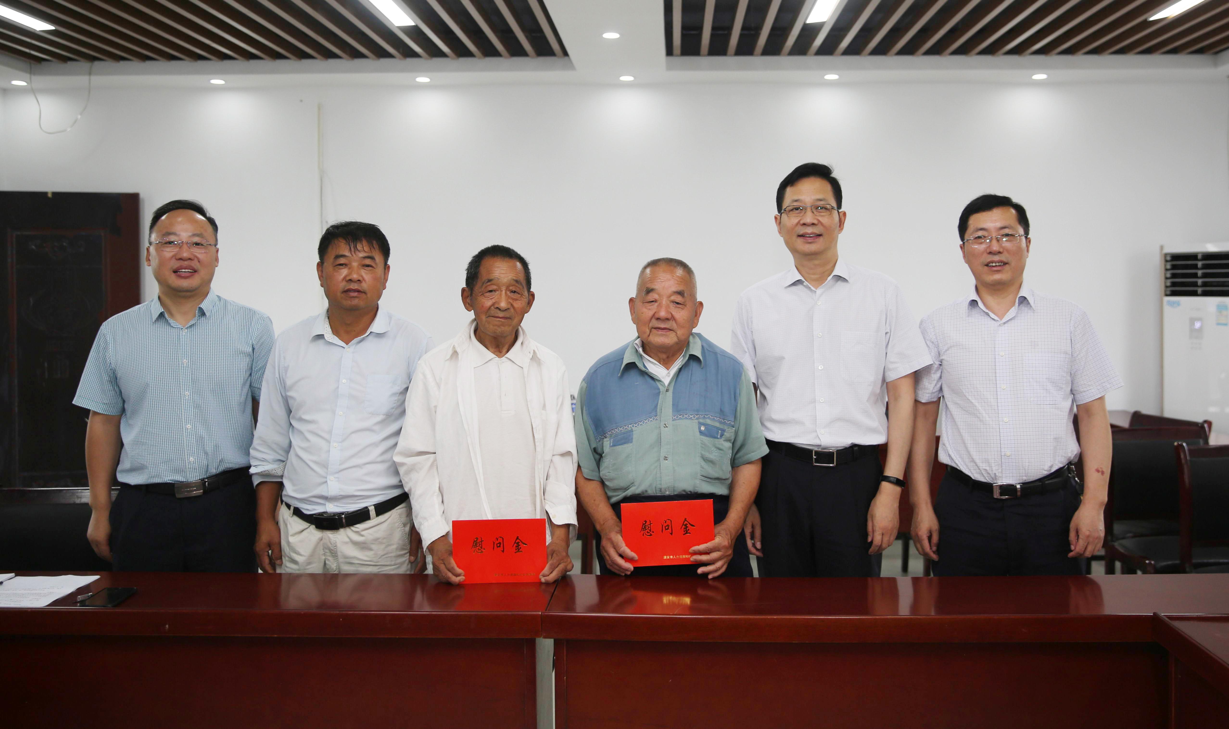 市人社局开展联系点上过党日活动