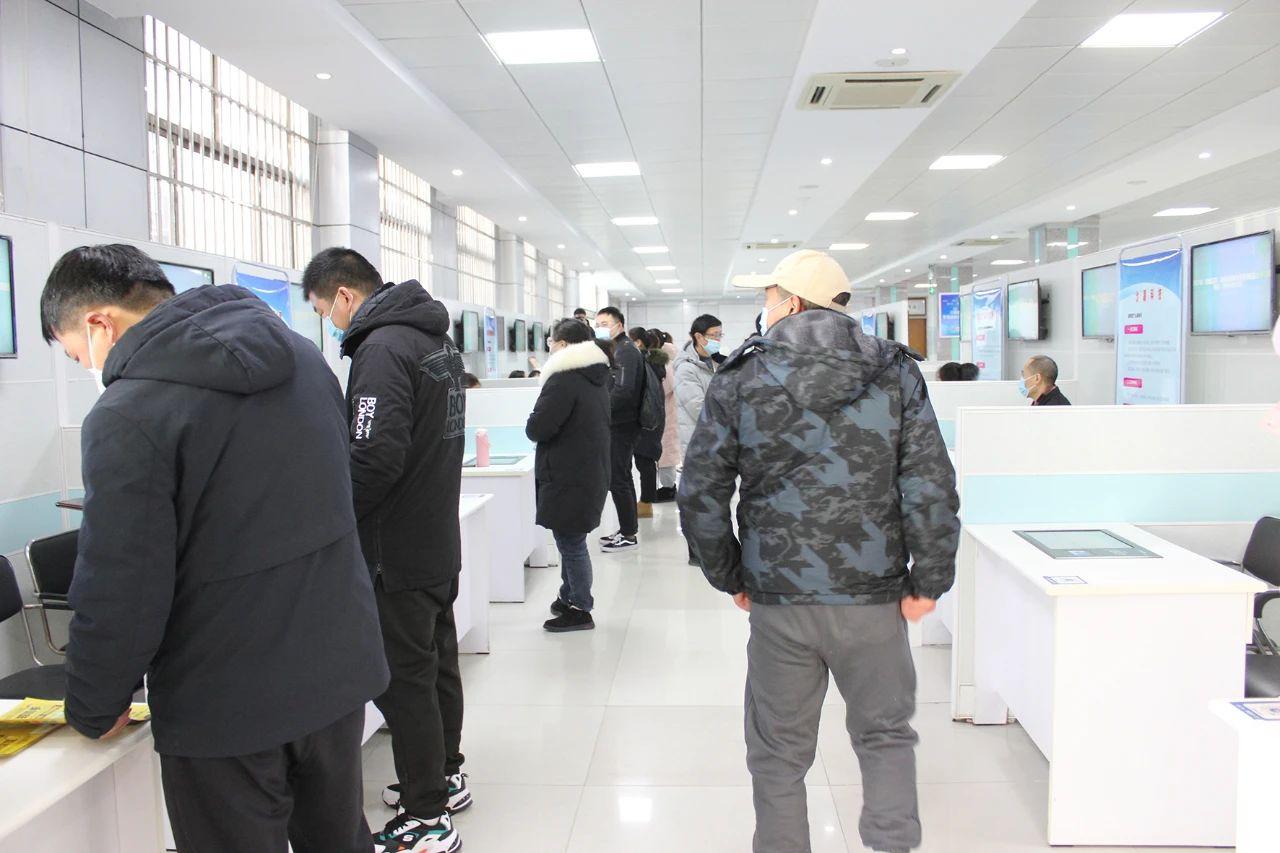 专场招聘助力“骑手”奔坦途——淮安市举办“春风行动”之外卖配送行业专场招聘会5.jpg