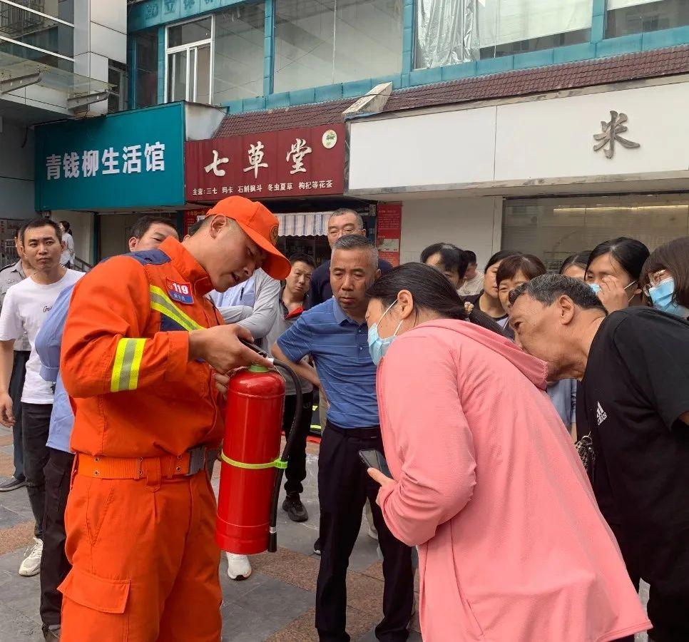 市社保中心举办第二期社保课堂暨消防安全知识专题培训会2.jpg 市社保中心举办第二期社保课堂暨消防安全知识专题培训会2.jpg