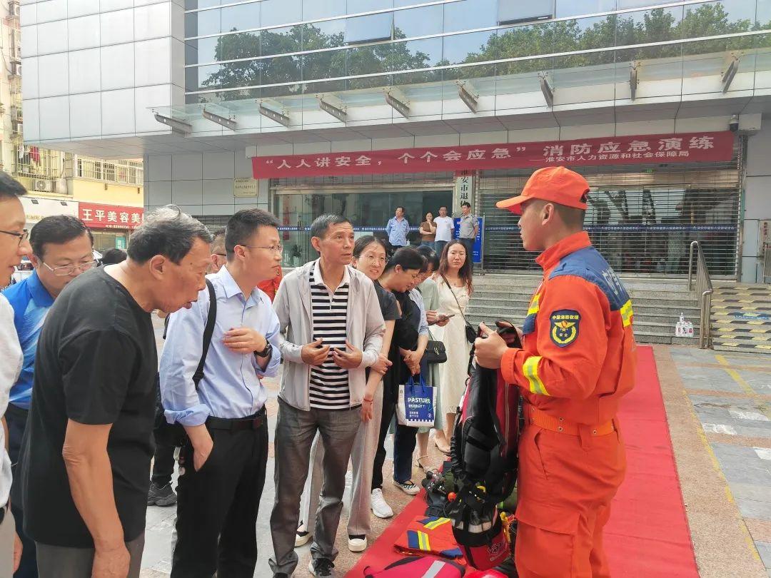 市社保中心举办第二期社保课堂暨消防安全知识专题培训会4.jpg 市社保中心举办第二期社保课堂暨消防安全知识专题培训会4.jpg