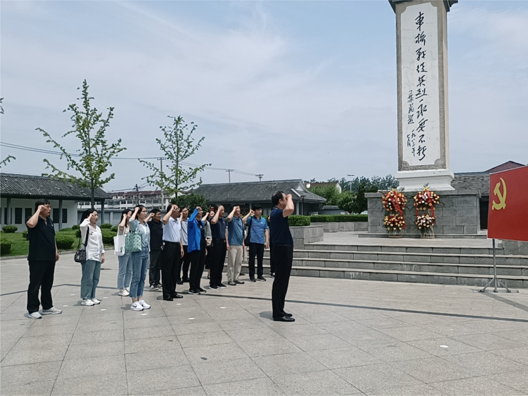 市就管中心开展“党建引领进基层，立足岗位担使命”主题党日活动2.png