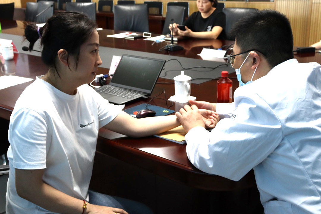 市就管中心开展女职工健康知识专题培训2.png