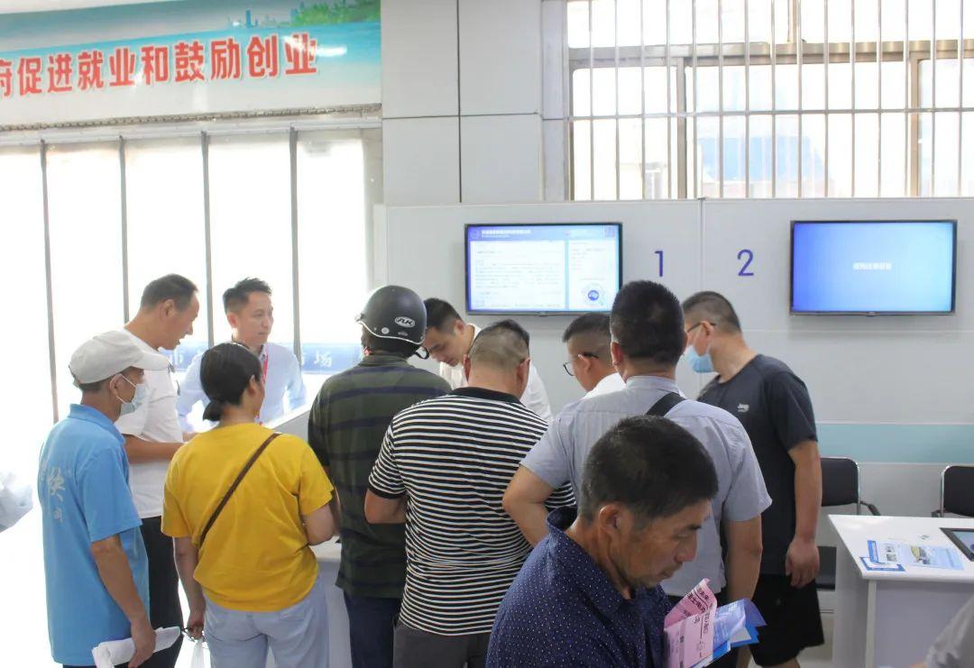 市职介中心真情服务再获锦旗3.jpg