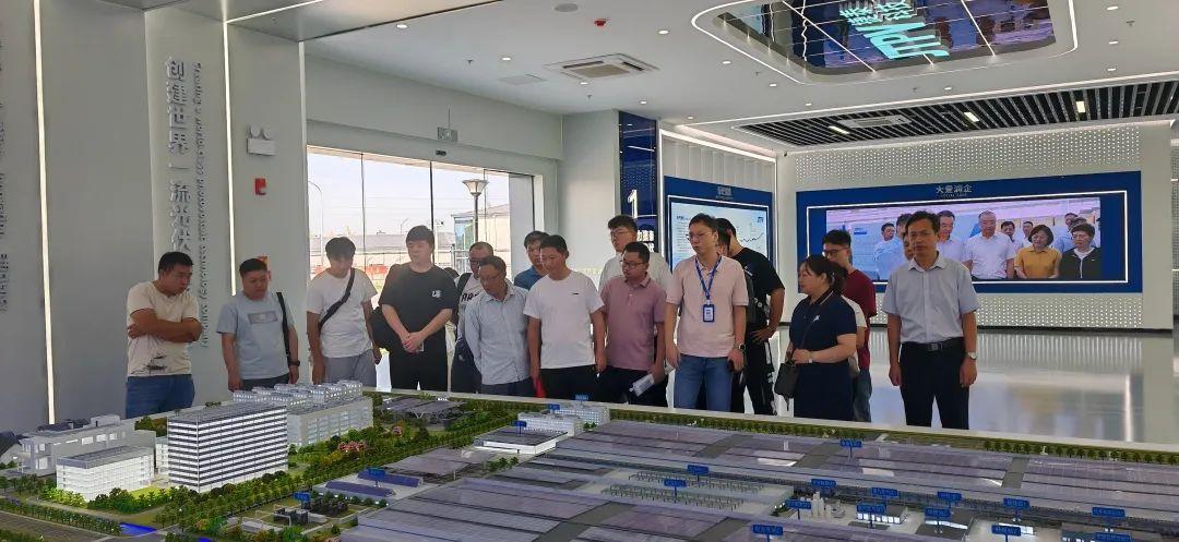 市职介中心真情服务再获锦旗2.jpg