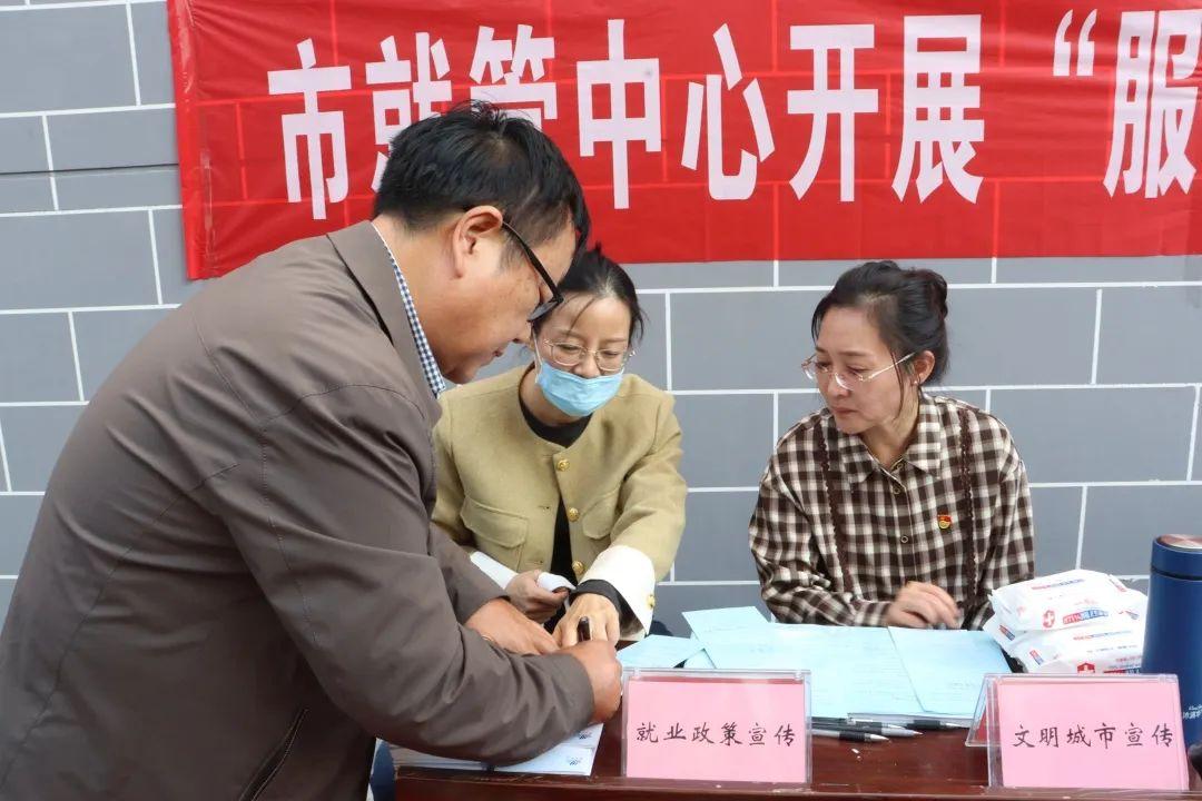 市就管中心开展“服务进社区•情暖重阳节”志愿服务活动2.jpg