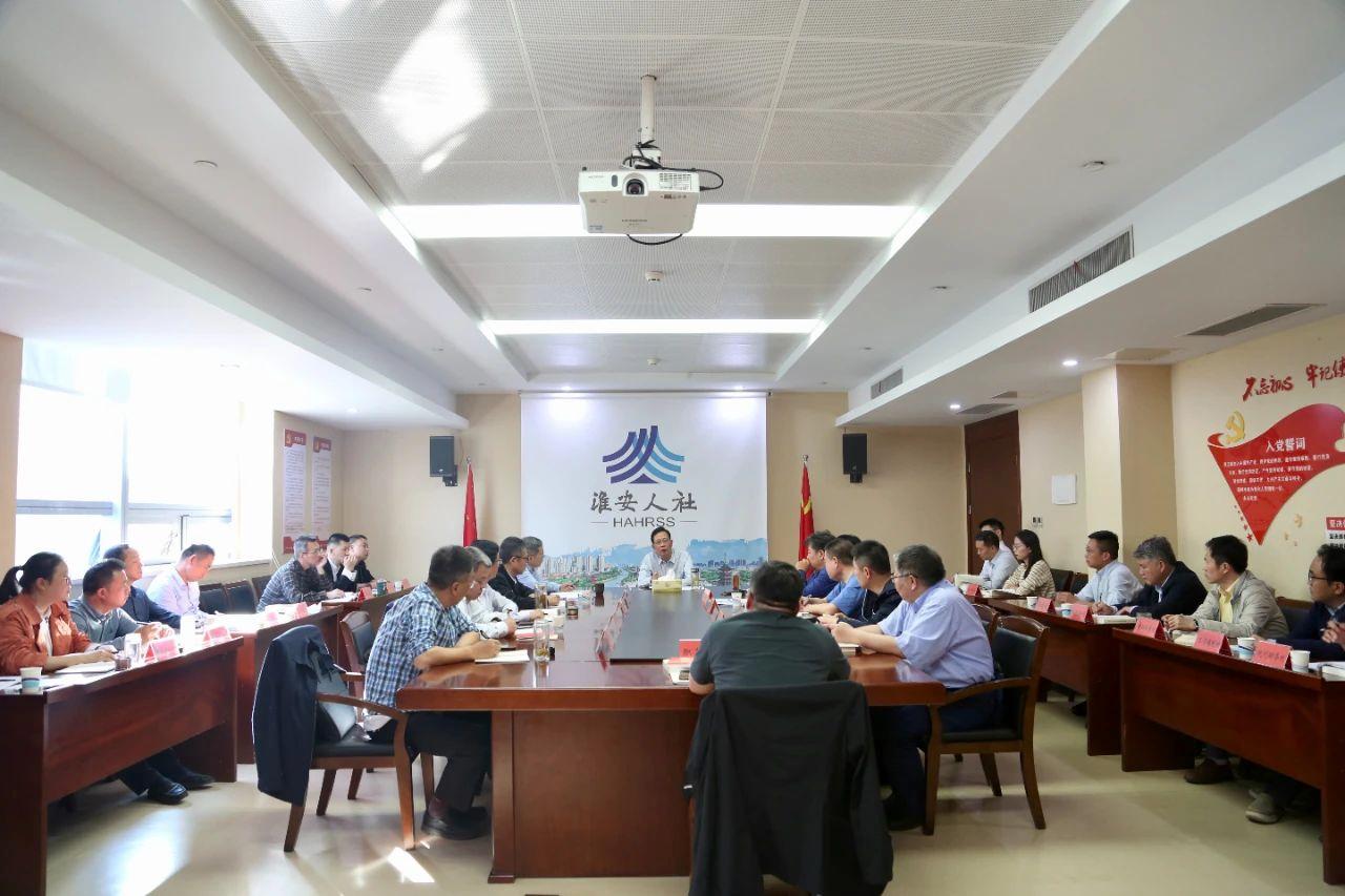 市人社局举办党委理论学习中心组(扩大)学习会暨纪法宣讲“千百万”行动专题党课2.jpg 市人社局举办党委理论学习中心组(扩大)学习会暨纪法宣讲“千百万”行动专题党课2.jpg