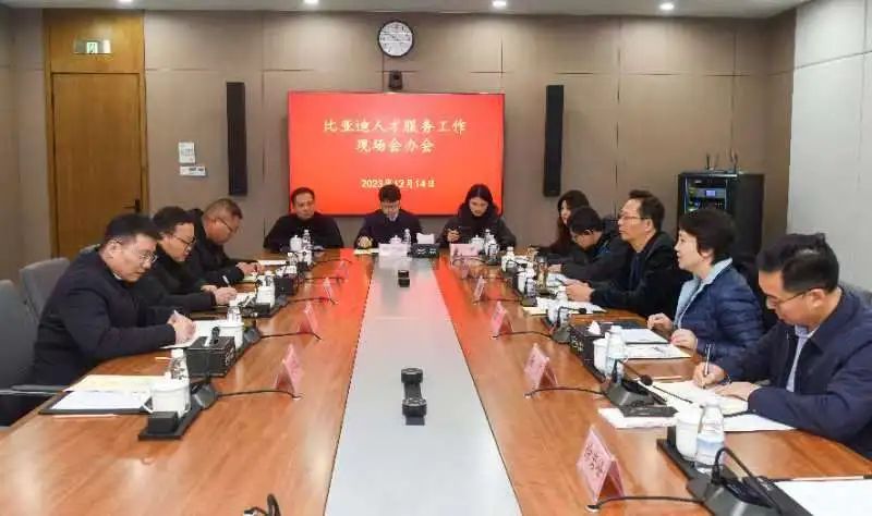 走访企业送服务 现场办公解难题2.jpg