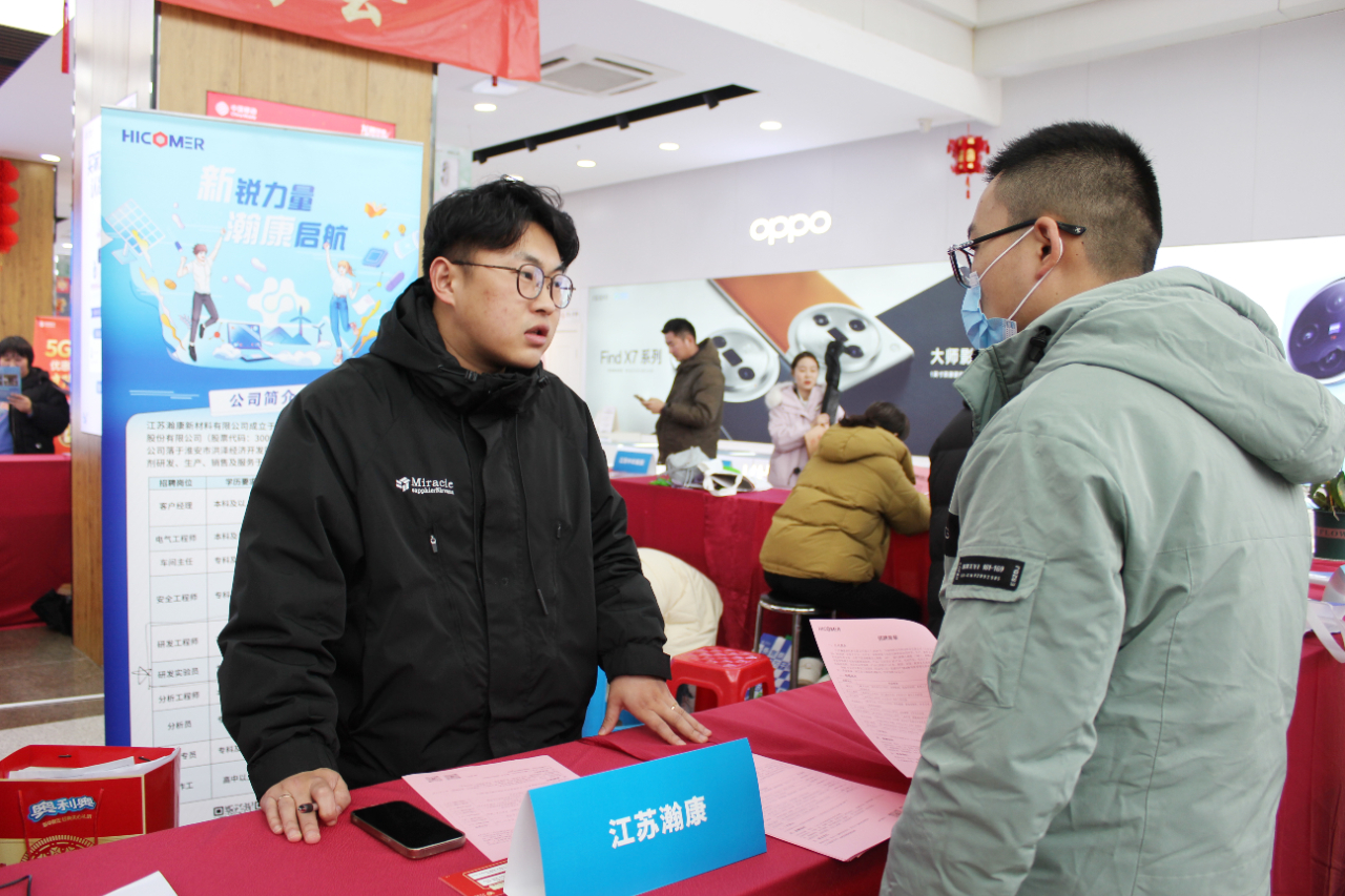 跨界融合新举措,移动营业厅变身招聘咨询服务站1.jpg 跨界融合新举措,移动营业厅变身招聘咨询服务站1.jpg
