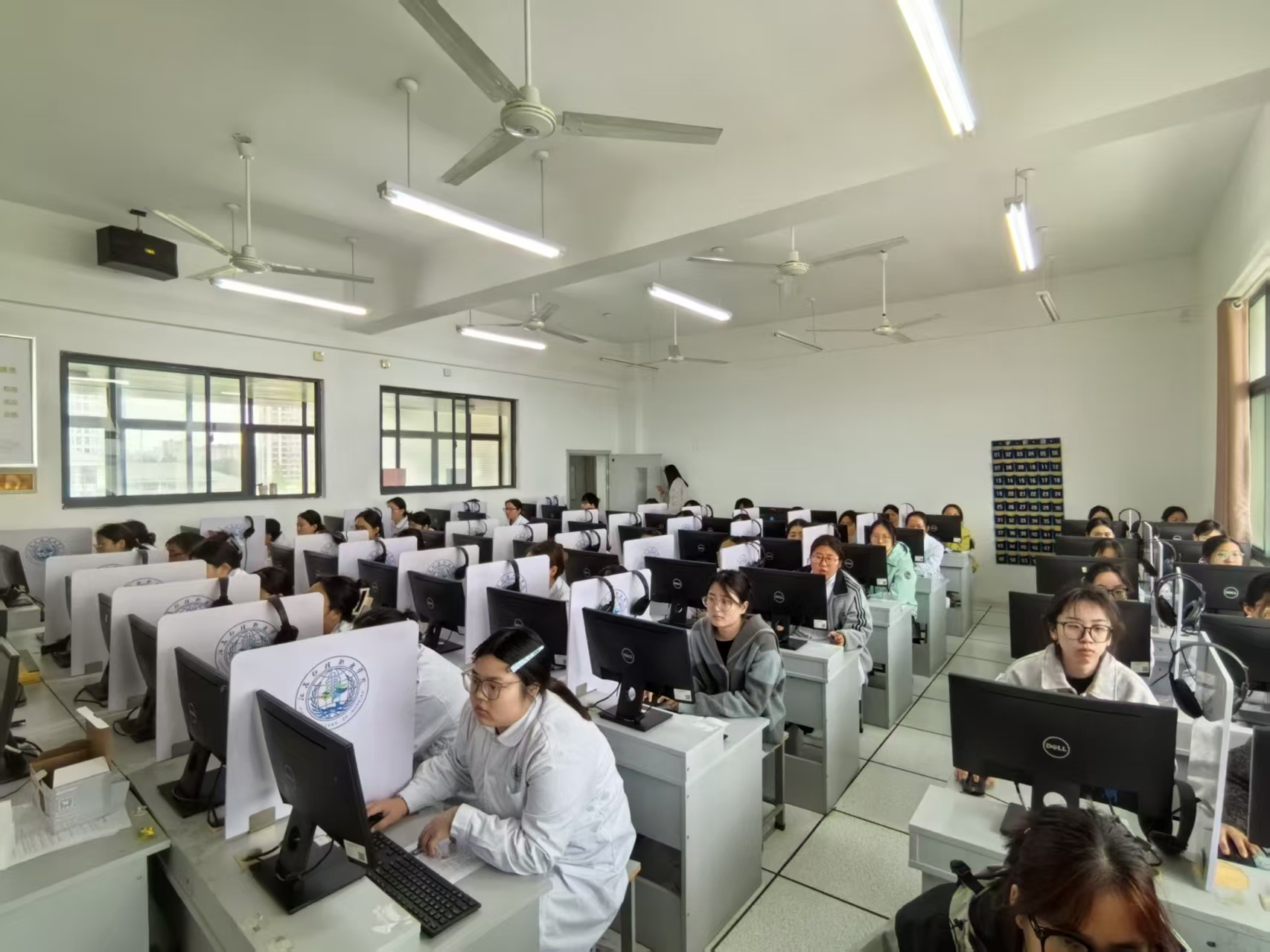 我市推进在校学生职业技能等级认定数字化考试